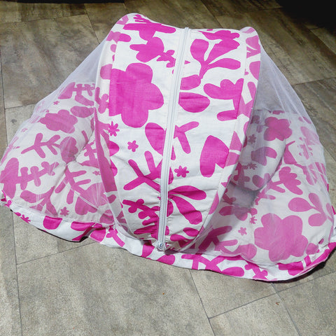 Mosquito Net pink leaf hearts